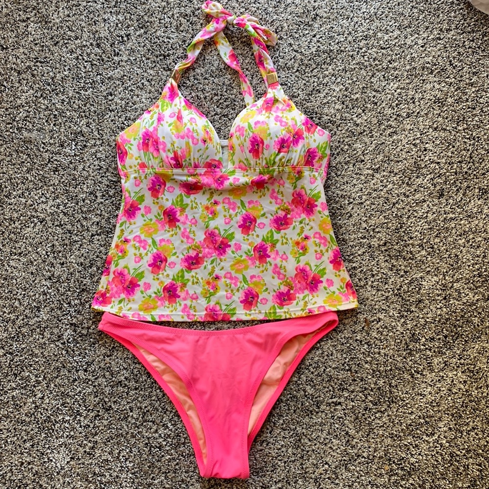 Victoria’s Secret tankini set